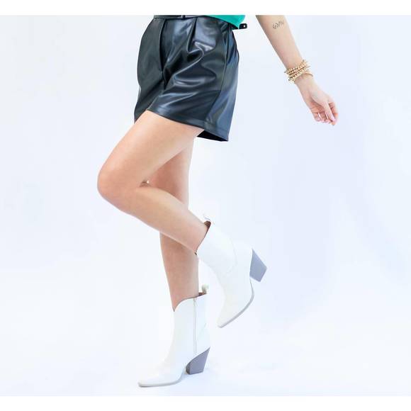 NEW EE:SOME sutton faux leather shorts in black - Picture 6 of 6